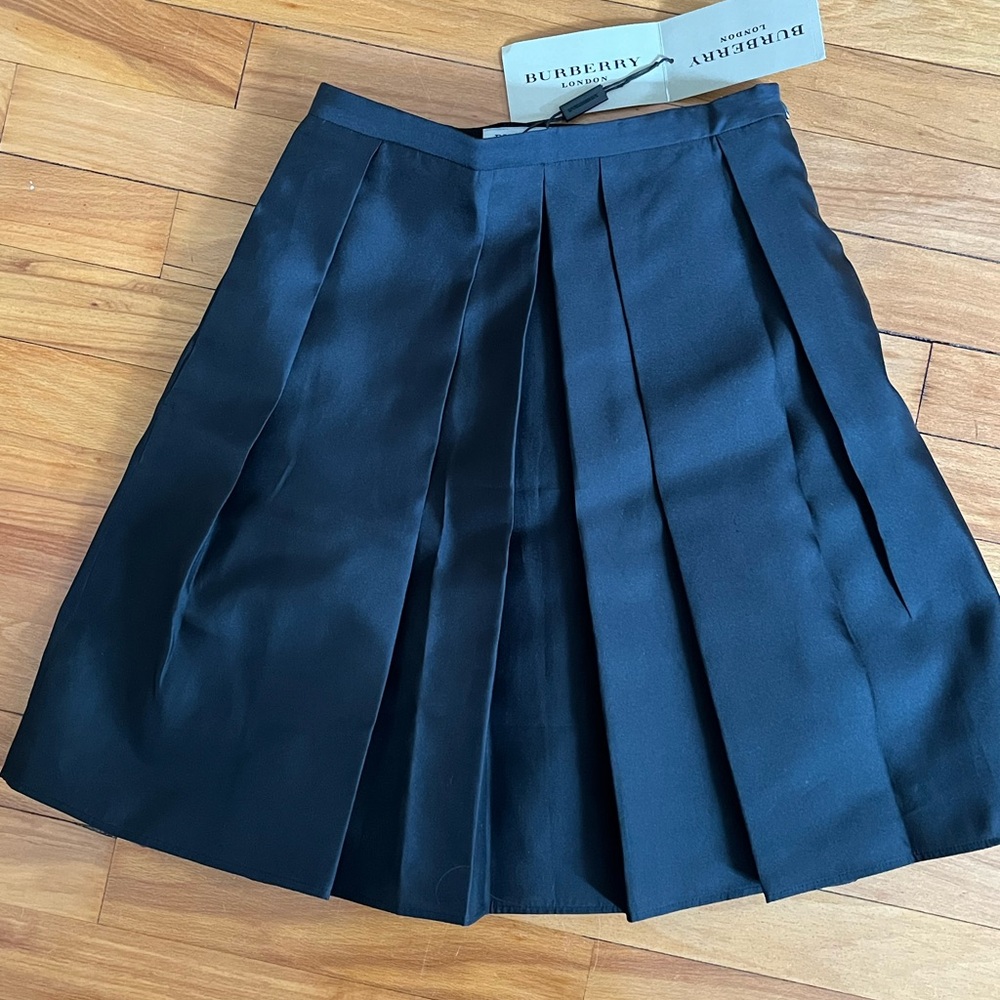 Burberry pleated black skirt